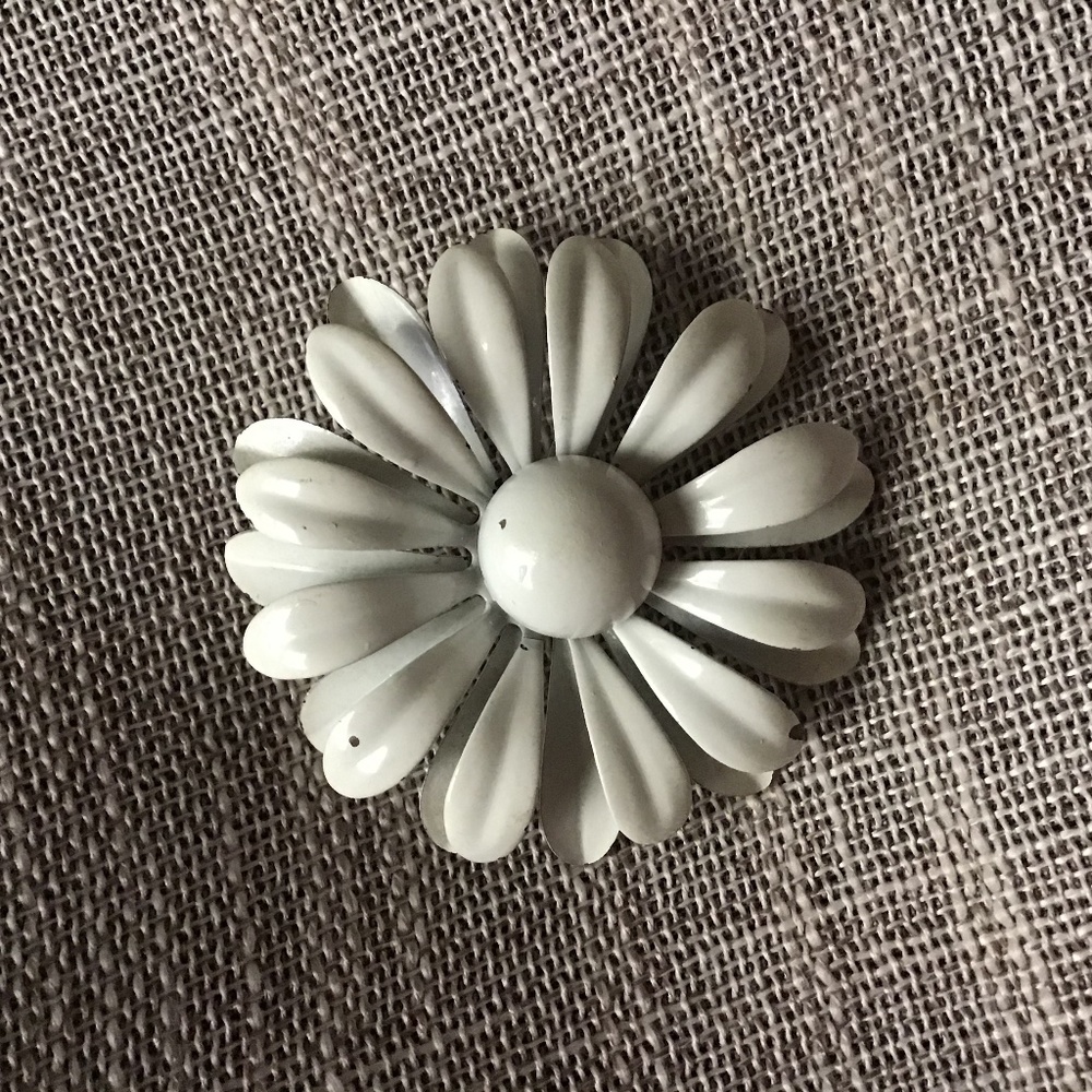 Vintage Flower Pin white metal